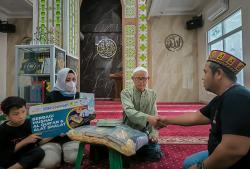Berbagi Alquran hingga Perlengkapan Salat di Bulan Suci Ramadan 1445 H