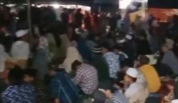 Viral Crazy Rich di Malang Bagi-Bagi Uang ke Jemaah Shalat Tarawih<