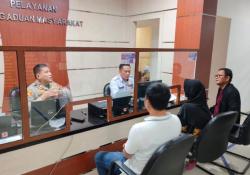 Buat Laporan, Istri Oknum Polisi Tembak Debt Collector Klaim Suami Dikeroyok