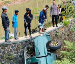 Kecelakaan Minibus Masuk Parit di Banjarwangi Garut, 17 Luka-luka