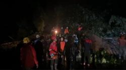 Longsor di Bojongkokosan Sukabumi Tutup Jalan Nasional Arah Bogor Jakarta <