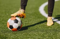 Ngeri! Pesepakbola Brasil Cedera Horor, Rekan Setim Sampai Menangis di Lapangan