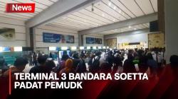 Terminal 3 Bandara Internasional Soekarno-Hatta Padat Pemudik di H-4 Lebaran