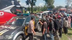 Ambulans Pembawa Jenazah Adu Banteng dengan Bus PO Santoso di Temanggung, 4 Orang Terluka