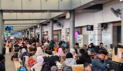 Pemudik Padati Stasiun Pasar Senen pada H-4 Lebaran, Tiket Ludes Terjual