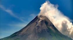 Gunung Merapi Erupsi Sore Ini, Luncurkan Awan Panas Guguran ke Kali Sat