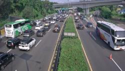 Libur Lebaran Berakhir, Lalu Lintas di Tol Arah Jakarta Padat Pagi Ini