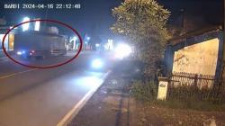 Terekam CCTV, Truk Tanpa Sopir Jalan Sendiri di Bojonegoro saat Tengah Malam<