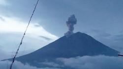 Gunung Semeru Kembali Erupsi, Warga Diminta Waspada Awan Panas Guguran