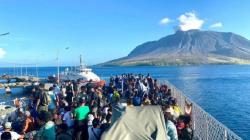 Siaga Tsunami, 2 Pulau di Sitaro Dikosongkan Imbas Erupsi Gunung Ruang<