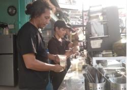 QRIS BRI Mudahkan Transaksi Pembayaran di Kedai Es Nusantara Kelapa<