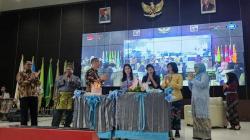 Momen Wamenparekraf Angela Dapat Kejutan Kue Ulang Tahun dari Mahasiswa Poltekpar Medan<