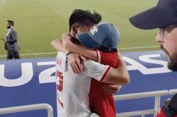 Bikin Netizen Iri, Pratama Arhan Dipeluk Erat Sang Istri usai Cetak 2 Gol Penalti