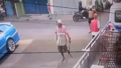 Beli Bubur, Bukannya Bayar Pria di Jatinegara Ini Malah Hancurkan Gerobak Penjual