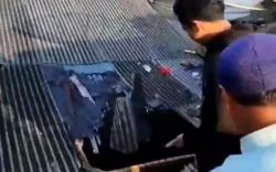 Kronologi Motor Wisatawan Nyangkut di Atap Rumah Warga Bandungan, Sejoli Luka-Luka