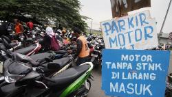 Dishub DKI soal Polemik Jukir Liar: Parkir di Minimarket Gratis