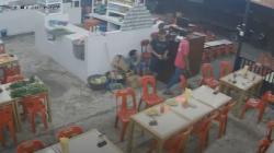 Sekelompok OTK Serang Warkop di Deli Serdang Terekam CCTV, Pengunjung Berhamburan Ketakutan