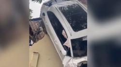 Kronologi Mobil Porsche Terbang hingga Nyangkut di Pagar Mako Samapta Polrestabes Medan