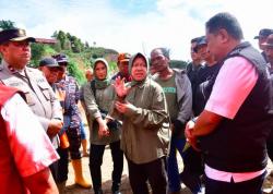 Mensos Risma Puji Penanganan Banjir di Sulawesi Selatan, Warga Tak Perlu Takut Kelaparan<