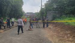 Geger Penemuan Mayat Pria Terbungkus Sarung di Pamulang Tangsel, Jasad Penuh Luka-Luka