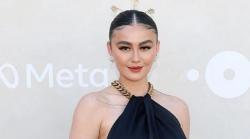 Potret Agnez Mo di Acara Bergengsi Gold Gala, Tampil Cantik dengan Tusuk Konde Kembang Goyang