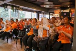 Pelatihan Bahasa Isyarat Indonesia bagi Pekerja SPBU Pertamina