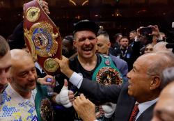 Hasil Tinju Dunia: Oleksandr Usyk Jadi Juara Tak Terbantahkan Kelas Berat usai Hajar Tyson Fury