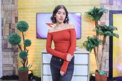 Potret Daniella Gibbs Penyanyi Lagu All About You 
