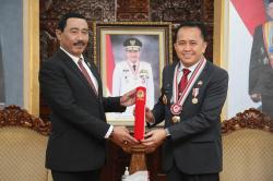 Terus Lakukan Inovasi, Pj Gubernur Sumsel Terima Penghargaan dari IPDN<