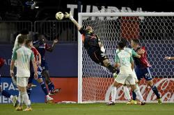 Maarten Paes Kebobolan di Menit Akhir, FC Dallas Ditahan Real Salt Lake