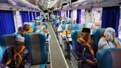 319 CJH asal Labuhanbatu Diberangkatkan Naik Kereta Api ke Asrama Haji Medan<
