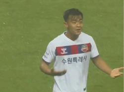 Apes! Pratama Arhan Debut di Liga Korsel Langsung Kartu Merah, Suwon FC Takluk Vs Jeju United