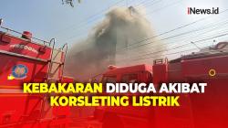 Toko Elektronik dan Bahan Bangunan di Pasar Krian Sidoarjo Ludes Terbakar