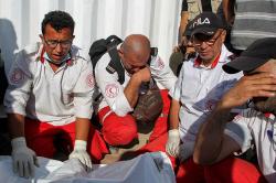 Tangisan Petugas Medis, Ambulans Bawa Pasien Hancur Dihantam Rudal Israel