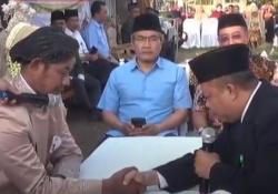 Unik! 4 Pasangan Pengantin di Bantul Nikah di Kandang Kambing, Mahar Bikin Ngiler<