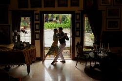 Melihat Persiapan Kejuaraan Tari Tango di Bali