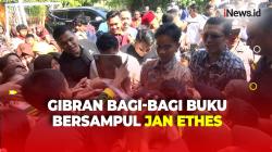 Gibran Bagi-Bagi Buku Bersampul Jan Ethes untuk Siswa SD di Surabaya