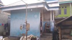 Kisah Pilu Satu Keluarga di Buton 5 Tahun Tinggal di Bangunan Bekas Toilet Umum<
