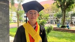 Kisah Inspiratif Aliman Wisudawan Terbaik UGM, Satu-satunya Sarjana di Keluarga<