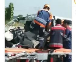 Kronologi Ambulans Bawa Jenazah Tabrak Truk di Tol Pemalang-Batang Tewaskan 2 Orang<