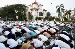 Lebaran Berpotensi Beda Hari, Bolehkah Shalat Idul Fitri Dua Kali? Begini Hukumnya