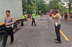 Kecelakaan Beruntun 3 Kendaraan di Kulonprogo, Pemotor Tewas Mengenaskan