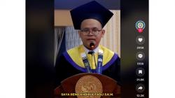 Kisah Inspiratif Reno, Anak Penjual Nasi Goreng Keliling Lulus Cumlaude IPK 3,8 di Unair<