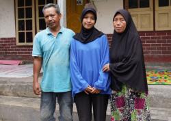 Kisah Mar’atul Hofizoh, Anak Buruh Perkebunan Kelapa Masuk UGM Tanpa Tes 