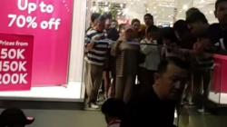 Viral Video Detik-Detik Kepala Remaja Terjepit Eskalator Mal di Bandung