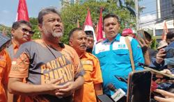 Partai Buruh Demo Tuntut Omnibus Law Dicabut: Gaji PNS Naik 8 Persen, Kita Cuma 1,58 Persen!