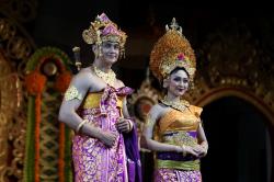 Duta Kabupaten Badung Tampil Memesona di Parade Busana Adat Khas Daerah se-Bali<