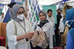 Nasabah PNM Mekaar Sukses Bawa Batik Ecoprint Jadi Primadona hingga Mancanegara