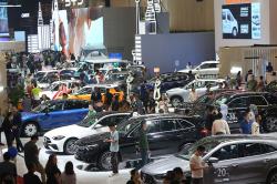 Suasana Pameran Otomotif GIIAS 2024 pada Akhir Pekan