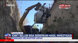 Gunakan Alat Berat, Petugas Evakuasi Helikopter yang Jatuh di Bali